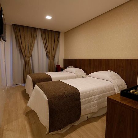 Holiday & Business Hotel - Em Frente Ao Centro De Eventos E Arena Conda Chapeco Phòng bức ảnh