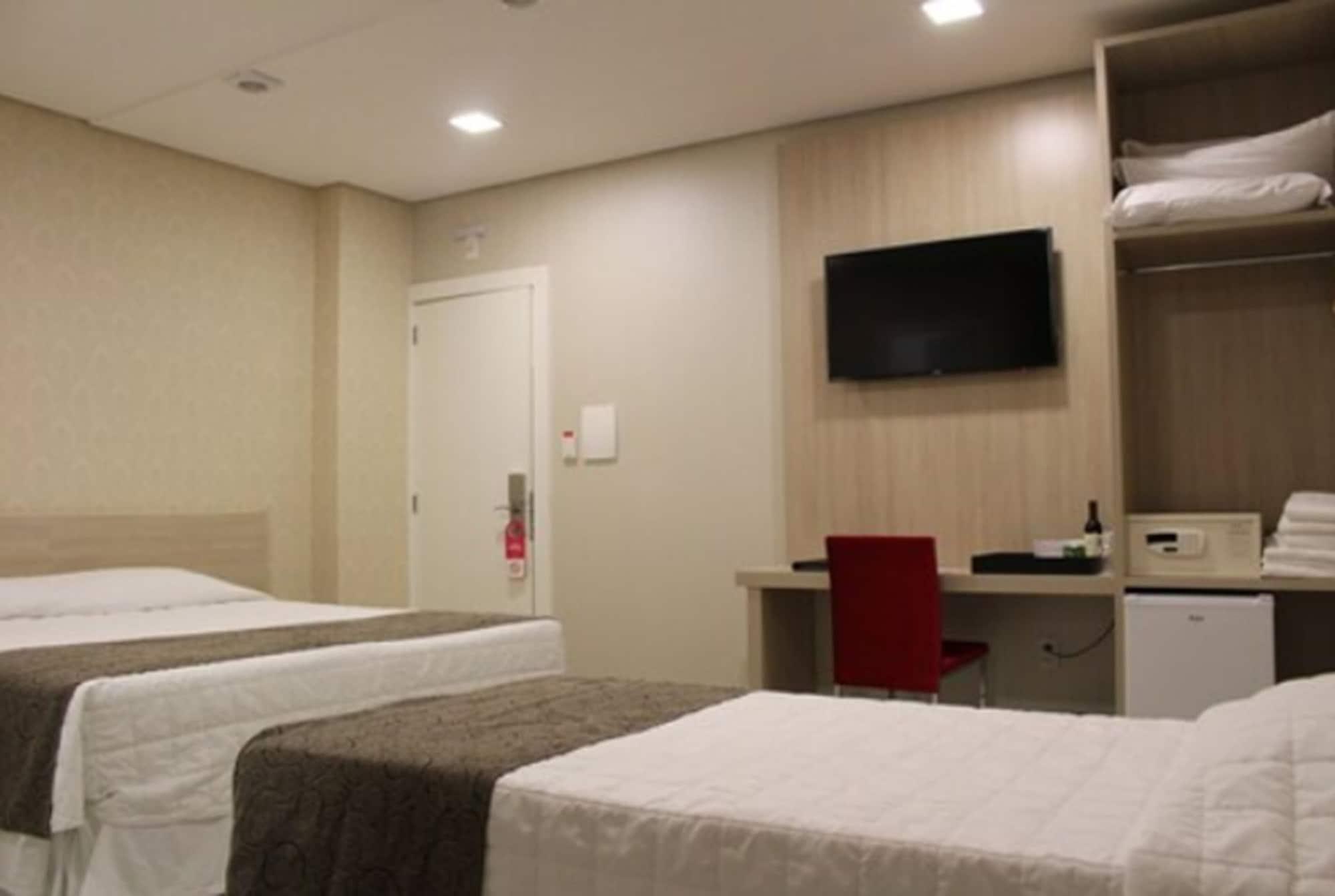 Holiday & Business Hotel - Em Frente Ao Centro De Eventos E Arena Conda Chapeco Ngoại thất bức ảnh