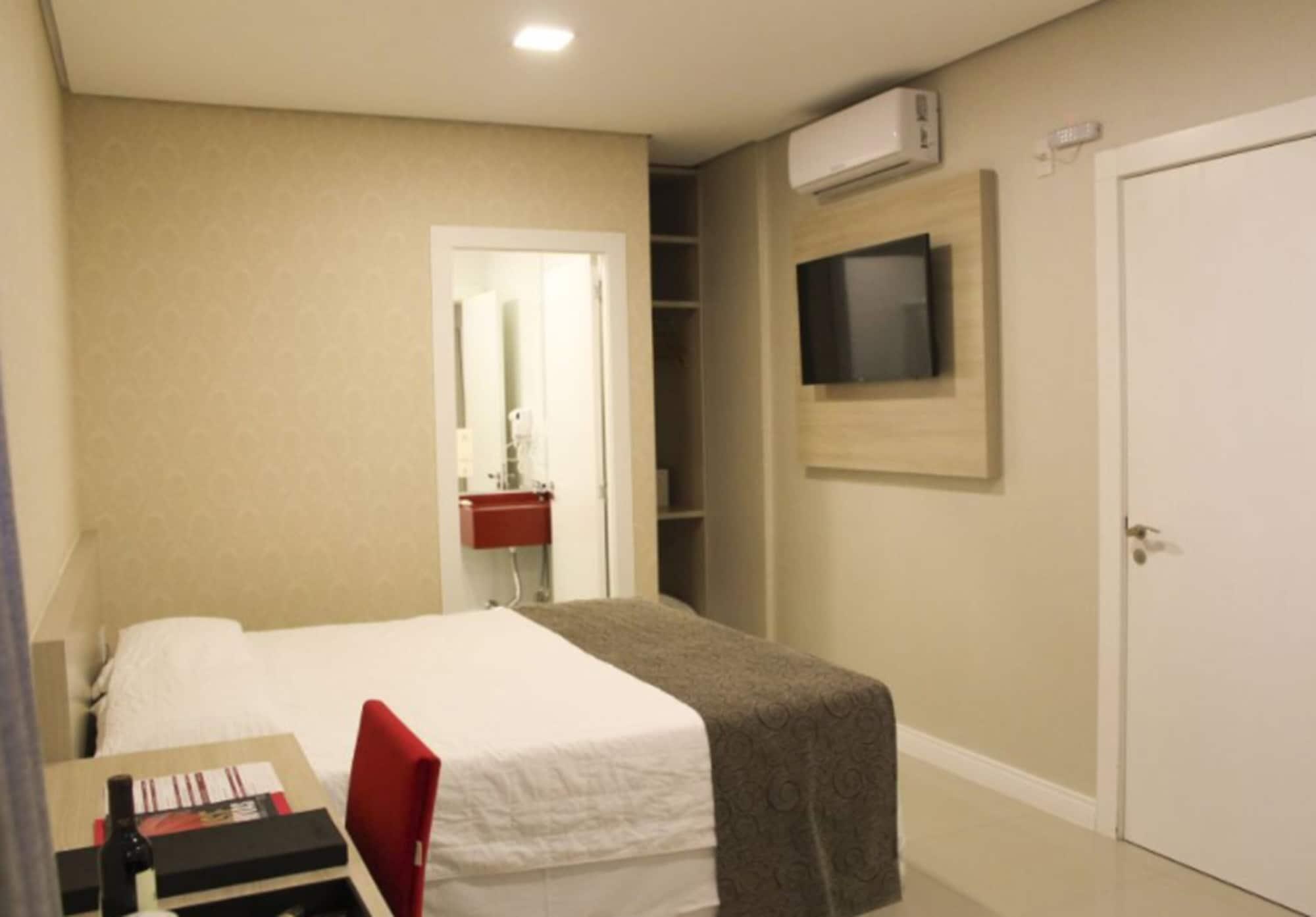 Holiday & Business Hotel - Em Frente Ao Centro De Eventos E Arena Conda Chapeco Ngoại thất bức ảnh