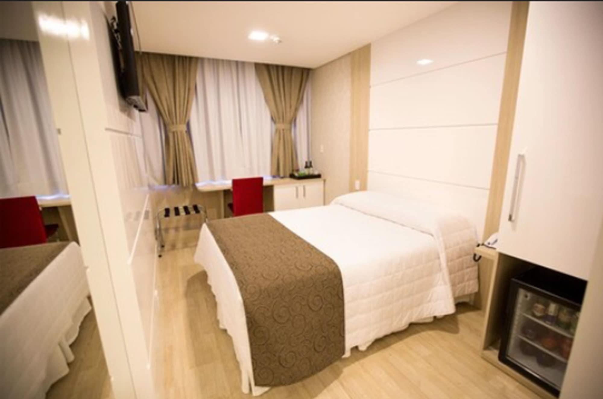 Holiday & Business Hotel - Em Frente Ao Centro De Eventos E Arena Conda Chapeco Ngoại thất bức ảnh