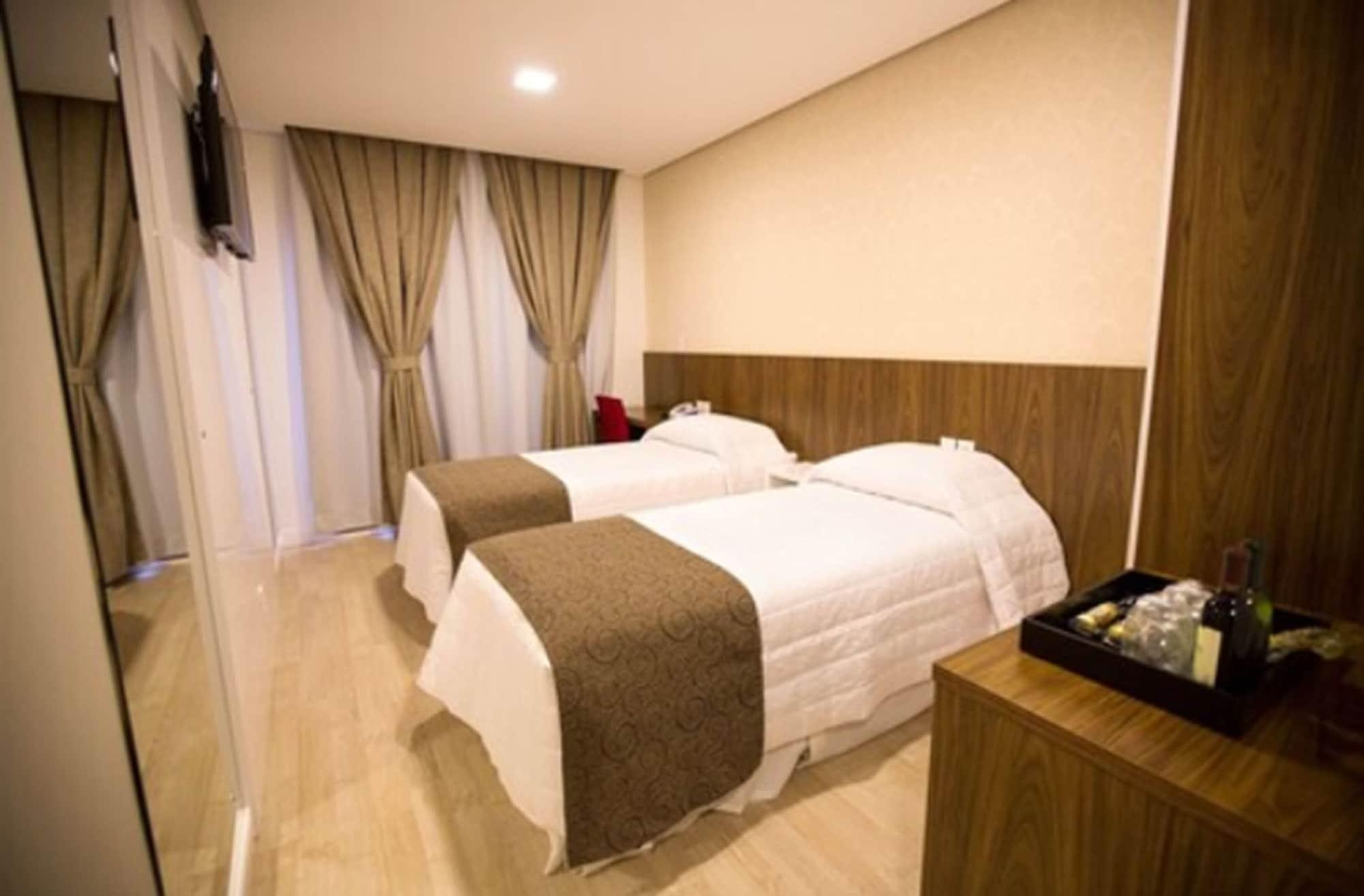 Holiday & Business Hotel - Em Frente Ao Centro De Eventos E Arena Conda Chapeco Ngoại thất bức ảnh