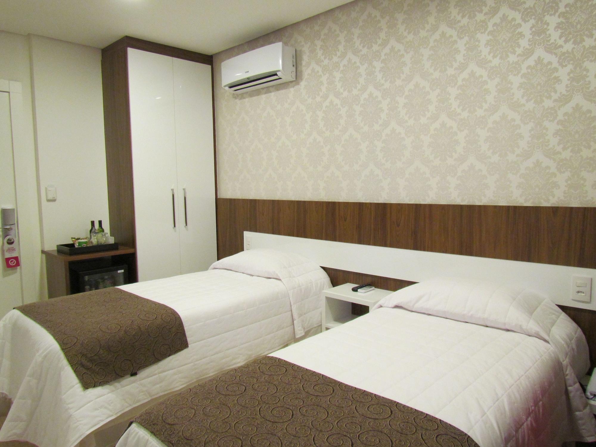 Holiday & Business Hotel - Em Frente Ao Centro De Eventos E Arena Conda Chapeco Ngoại thất bức ảnh