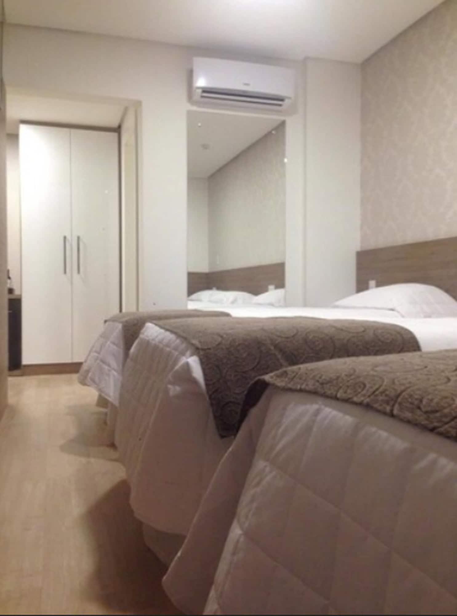 Holiday & Business Hotel - Em Frente Ao Centro De Eventos E Arena Conda Chapeco Ngoại thất bức ảnh