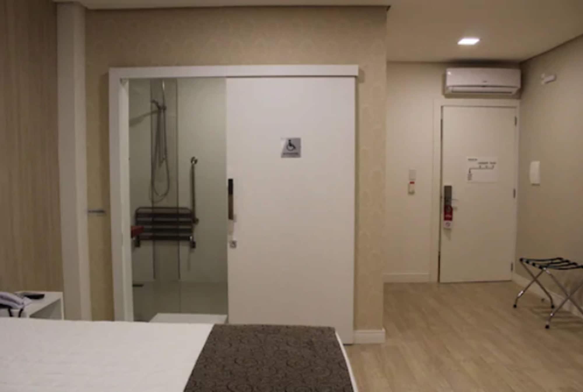 Holiday & Business Hotel - Em Frente Ao Centro De Eventos E Arena Conda Chapeco Ngoại thất bức ảnh