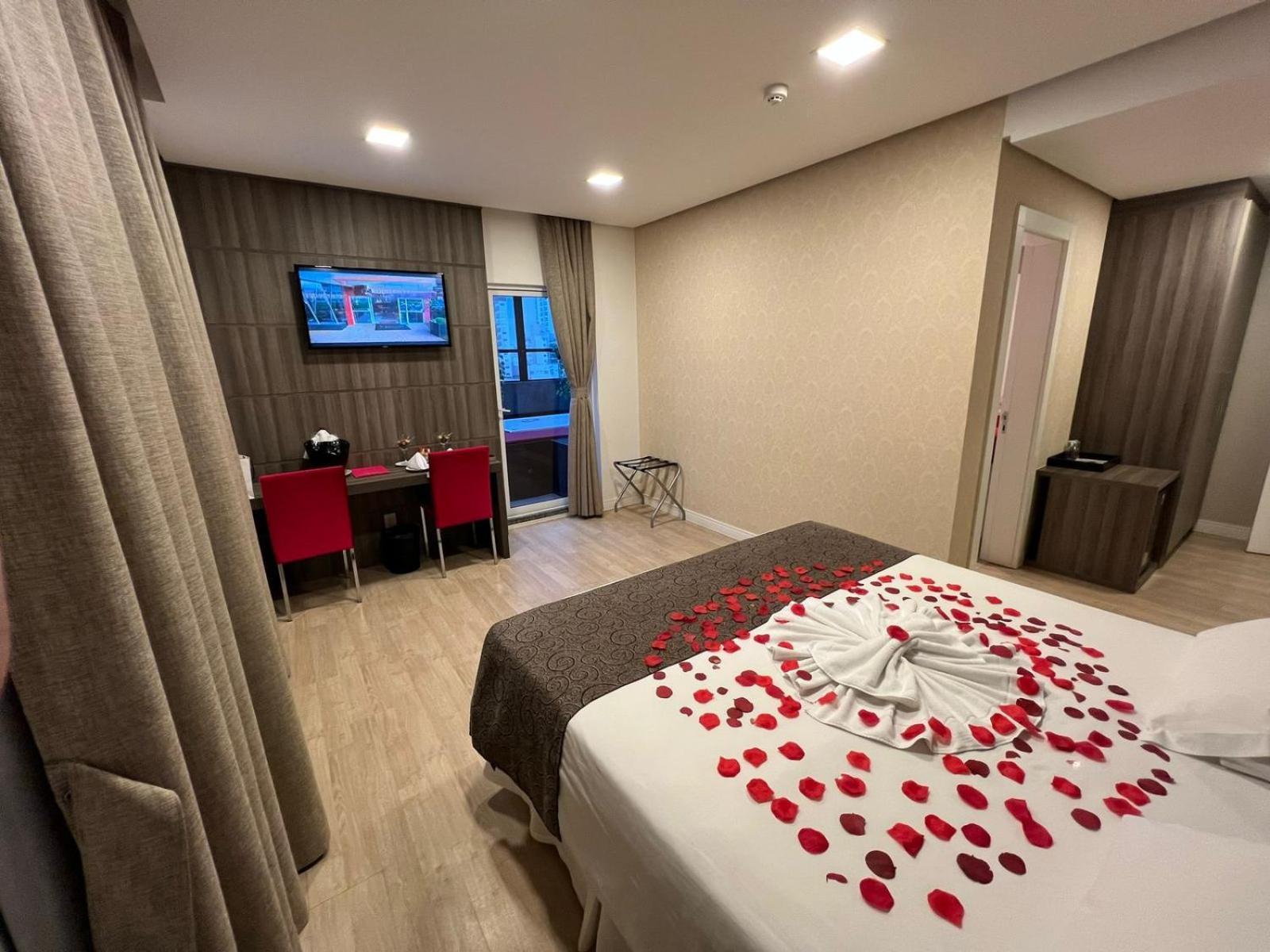 Holiday & Business Hotel - Em Frente Ao Centro De Eventos E Arena Conda Chapeco Ngoại thất bức ảnh