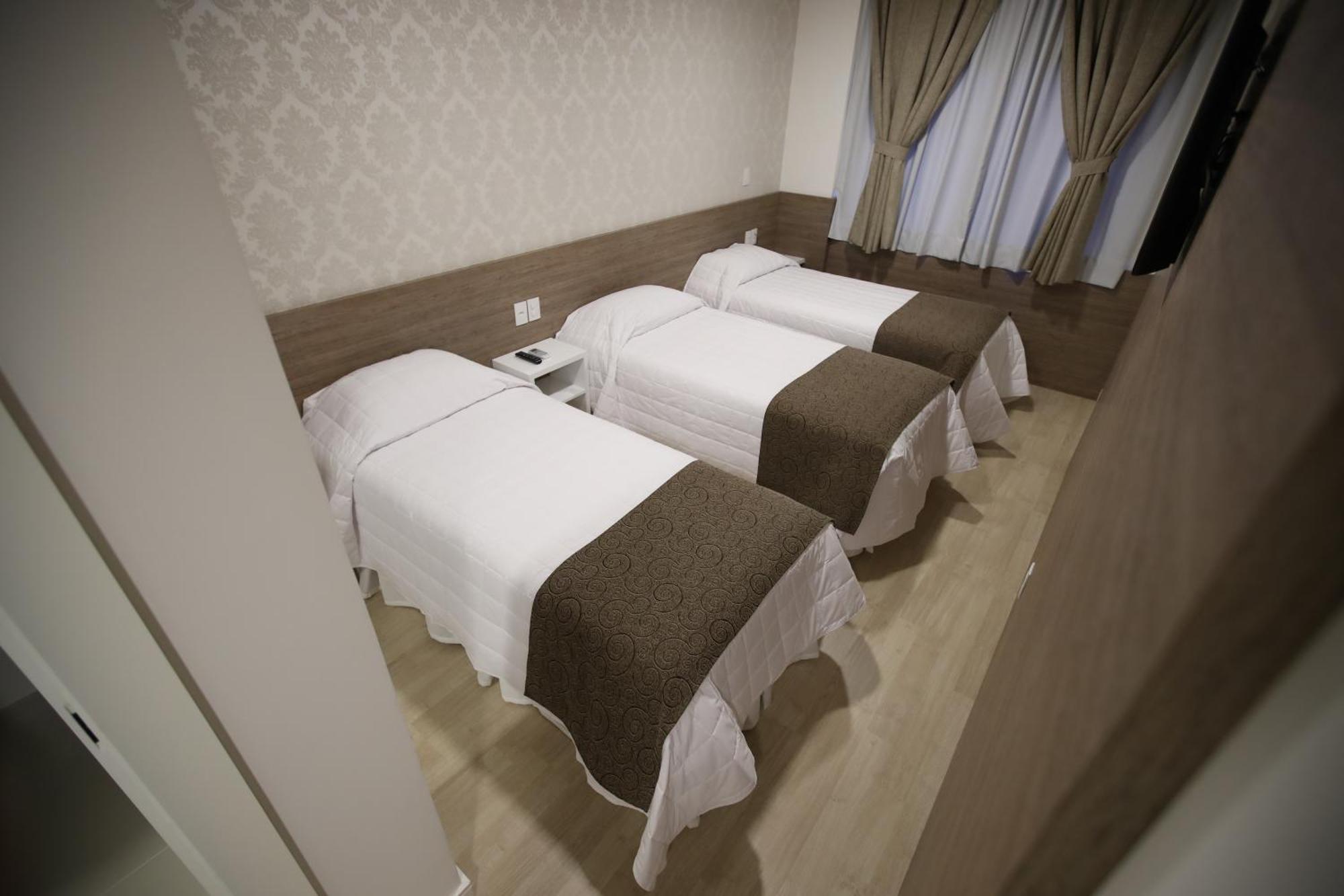 Holiday & Business Hotel - Em Frente Ao Centro De Eventos E Arena Conda Chapeco Phòng bức ảnh