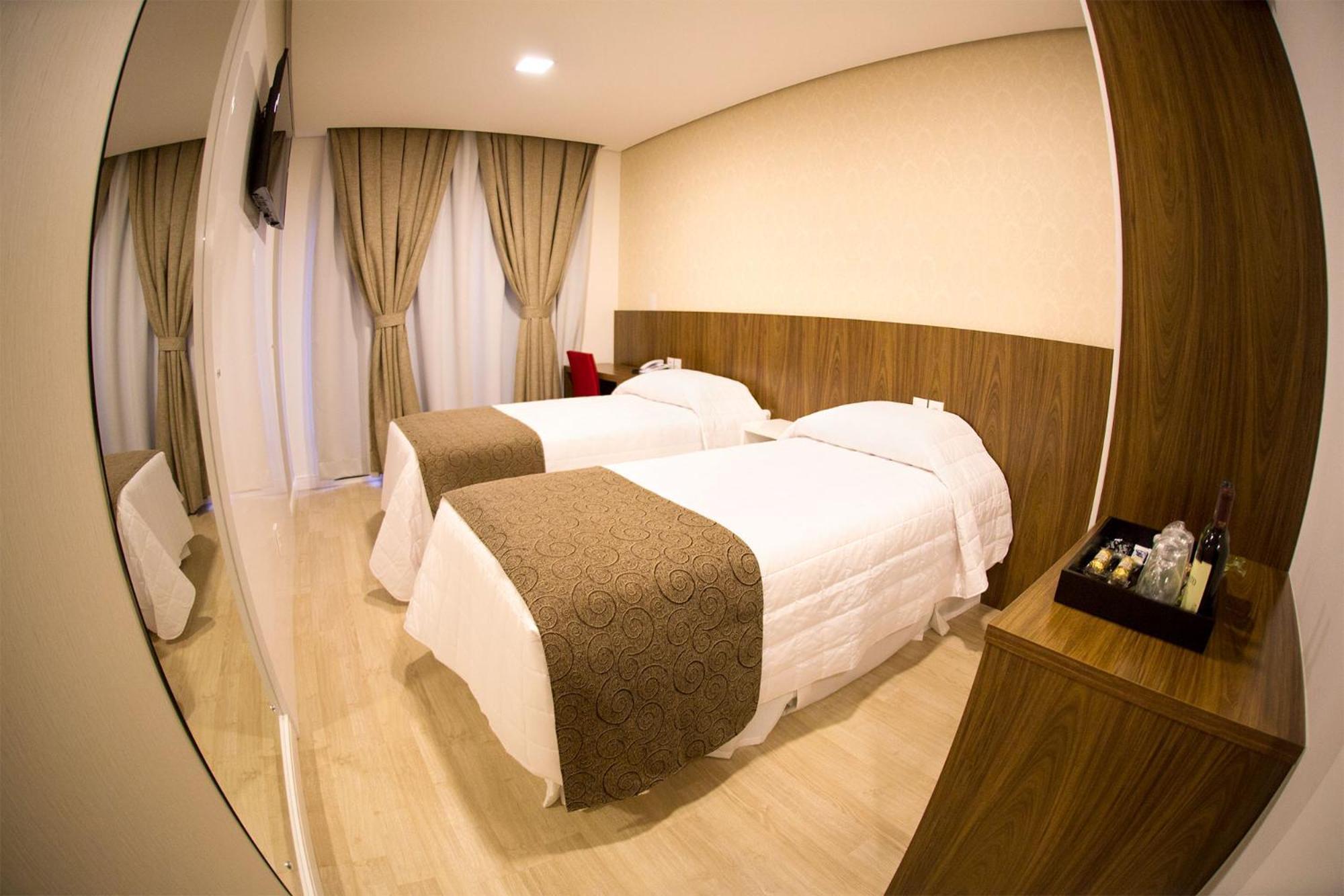 Holiday & Business Hotel - Em Frente Ao Centro De Eventos E Arena Conda Chapeco Phòng bức ảnh