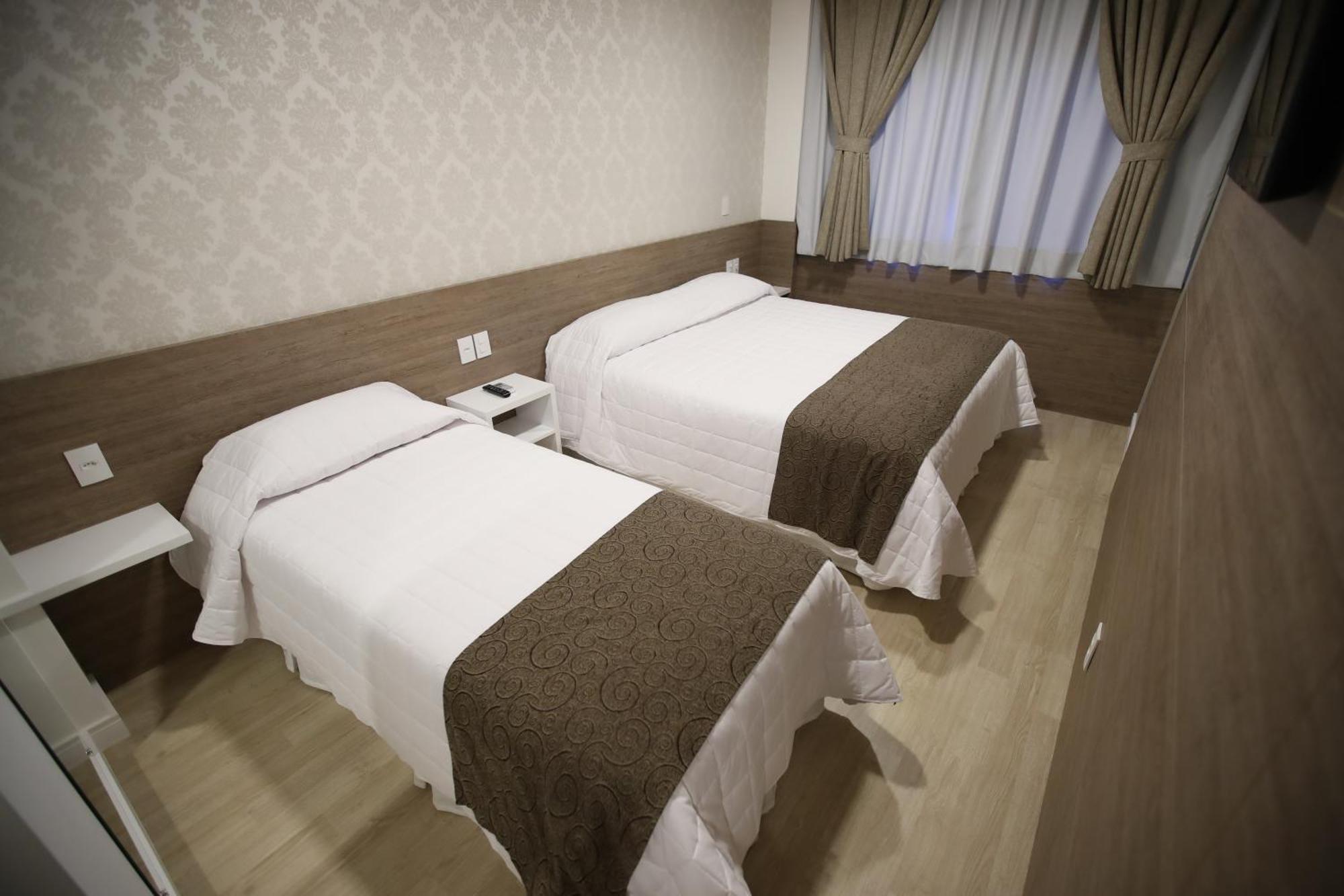 Holiday & Business Hotel - Em Frente Ao Centro De Eventos E Arena Conda Chapeco Phòng bức ảnh