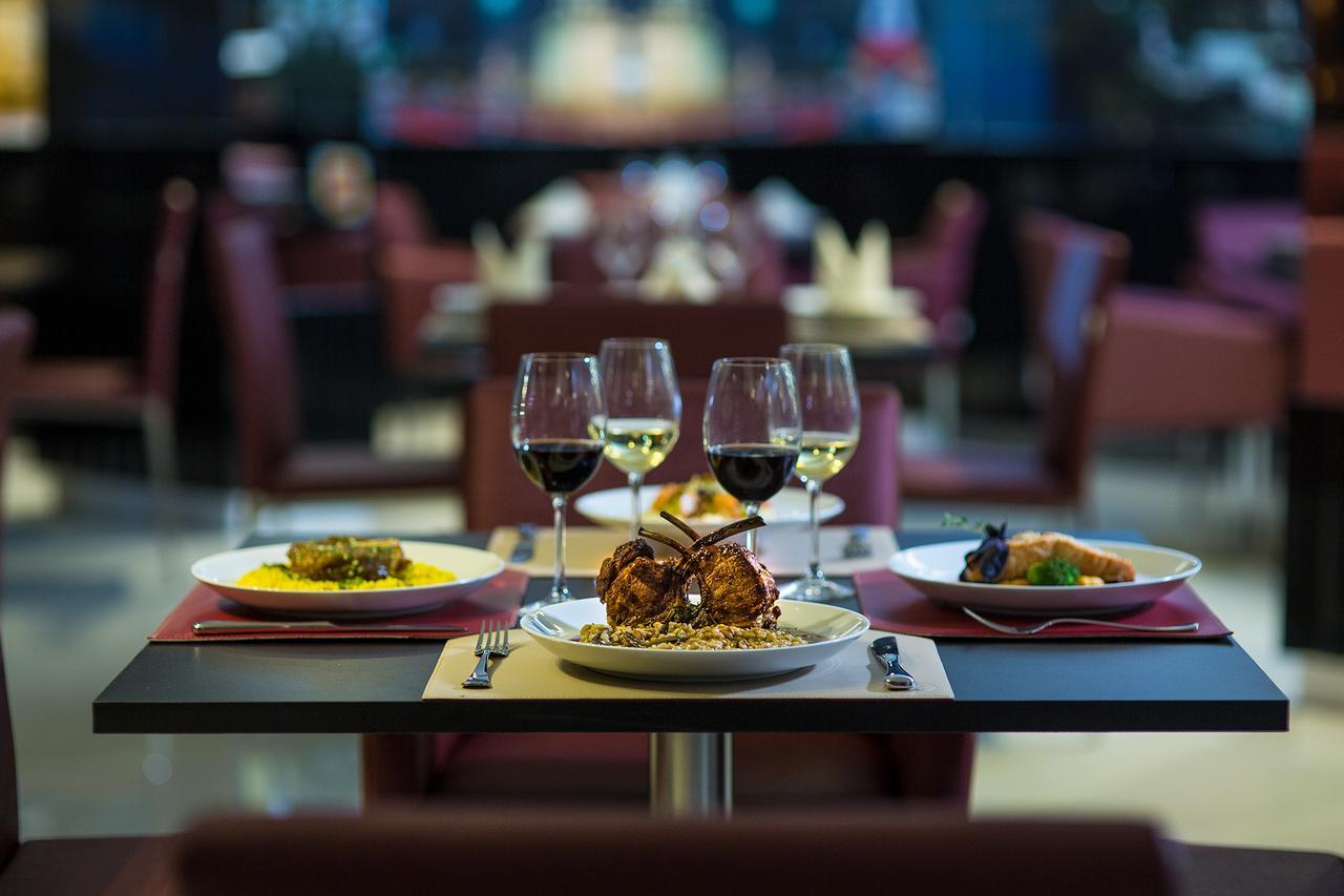 Holiday & Business Hotel - Em Frente Ao Centro De Eventos E Arena Conda Chapeco Ngoại thất bức ảnh