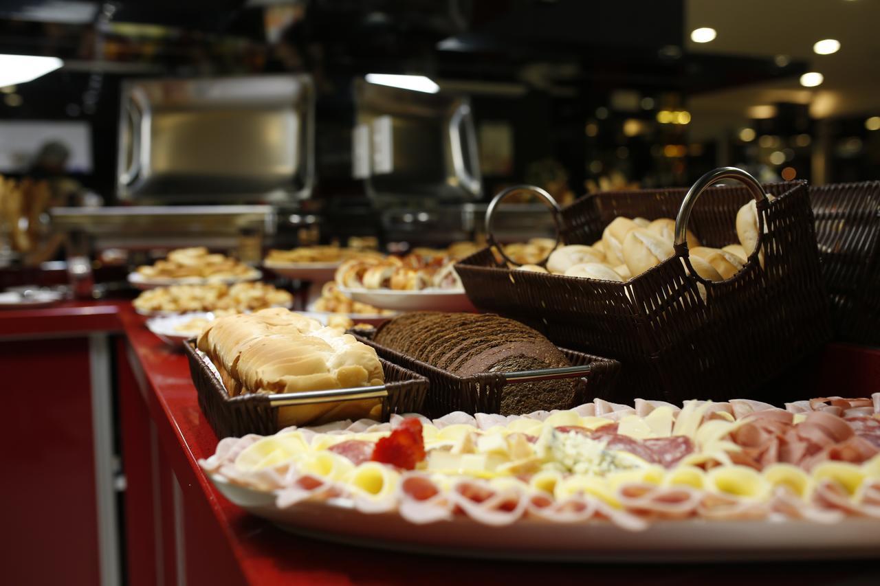 Holiday & Business Hotel - Em Frente Ao Centro De Eventos E Arena Conda Chapeco Ngoại thất bức ảnh
