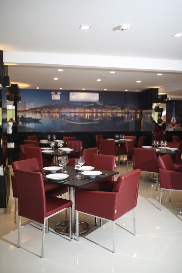 Holiday & Business Hotel - Em Frente Ao Centro De Eventos E Arena Conda Chapeco Ngoại thất bức ảnh