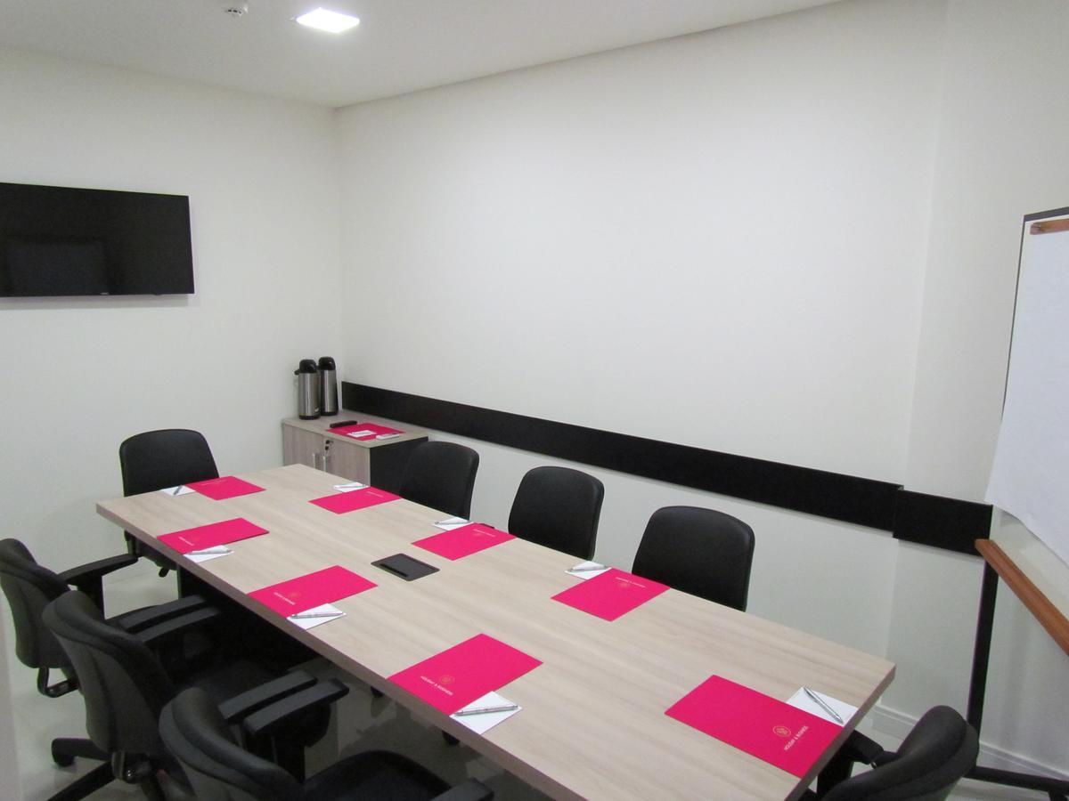 Holiday & Business Hotel - Em Frente Ao Centro De Eventos E Arena Conda Chapeco Ngoại thất bức ảnh